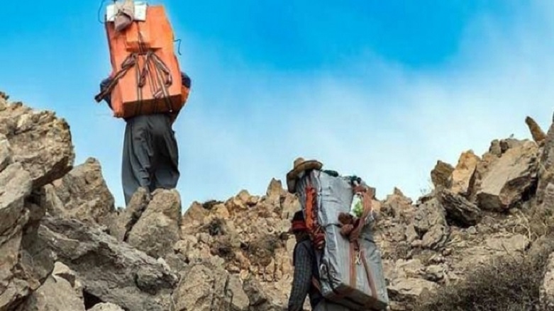 Kolberekî Kurd di bin barê giran de canê xwe ji dest da