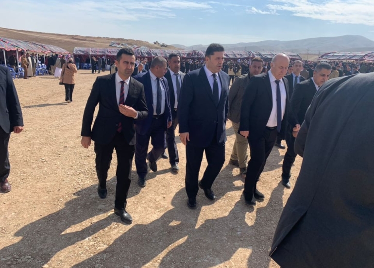 لە مەراسیمی کردنەوەی (٧٠) گۆڕی قوربانیانی ئێزیدی لە گوندی حەردان