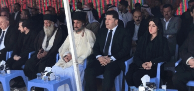 لە مەراسیمی کردنەوەی (٧٠) گۆڕی قوربانیانی ئێزیدی لە گوندی حەردان