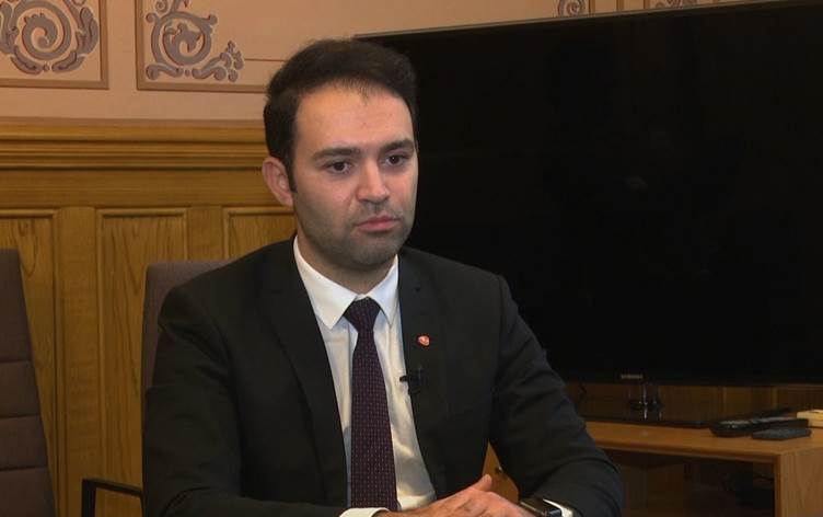 Manî Huseynî: Divê peywendiyên Kurdan û Ewropiyan bêne pêşxistin