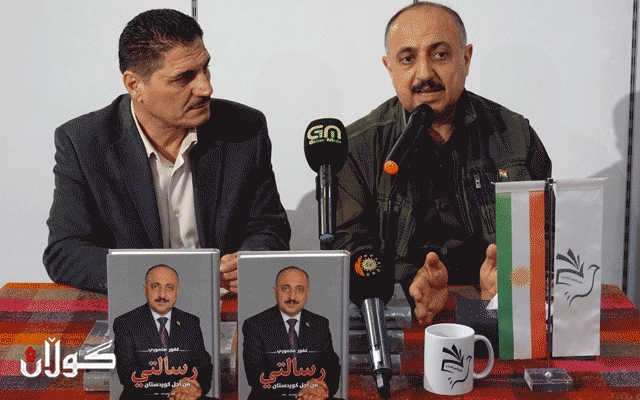 غەفوور مەخموورى لە رێوڕەسمێکدا نوێترين کتێبى خۆى (رسالتي من اجل كوردستان) دەناسێنێ و پێشکەشى خوێنەرانى دەکات