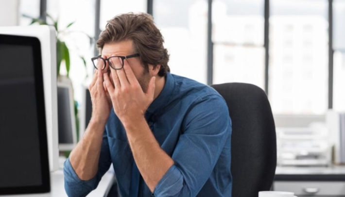 الكمبيوتر مسؤول عن جفاف العينين .. ونصائح لتفادي الضرر