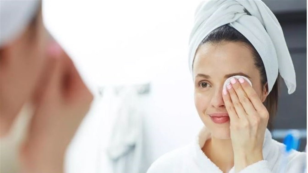 التنظيف العادي والعميق للبشرة... هذا هو الفرق