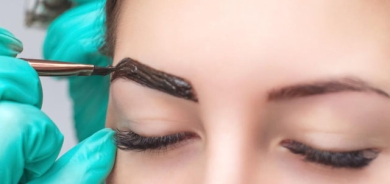 ڕەنگکردنی برۆ بە قاوە