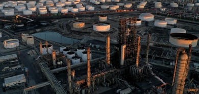 Oil prices fall, continuing downward trend from last week