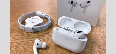 خبير يحذر من مخاطر استخدام سماعات الأذنين يوميا