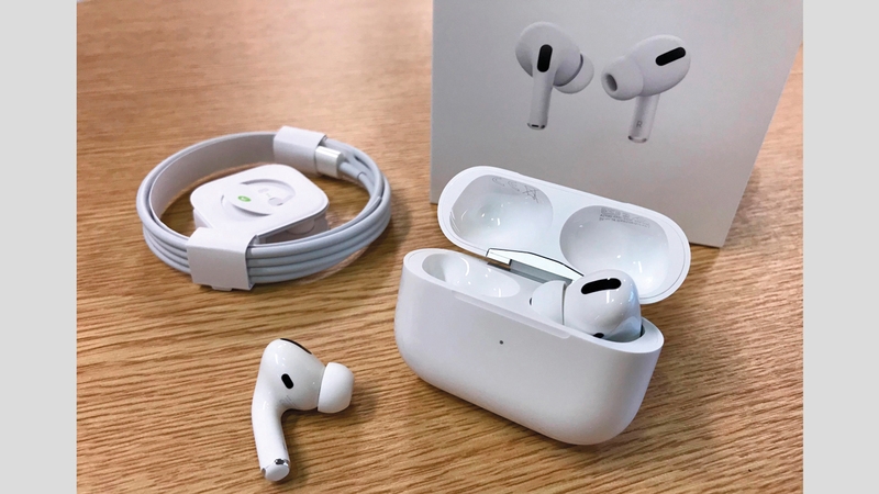 خبير يحذر من مخاطر استخدام سماعات الأذنين يوميا