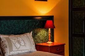 احذر النوم في الضوء.. مخاطر جمة لا تخطر على البال