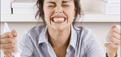 عض الأسنان أثناء النوم .. علامات تشير إلى هذه المشكلة