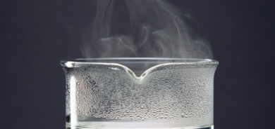 شرب الماء الساخن على الريق.. فوائد لا تتوقعها