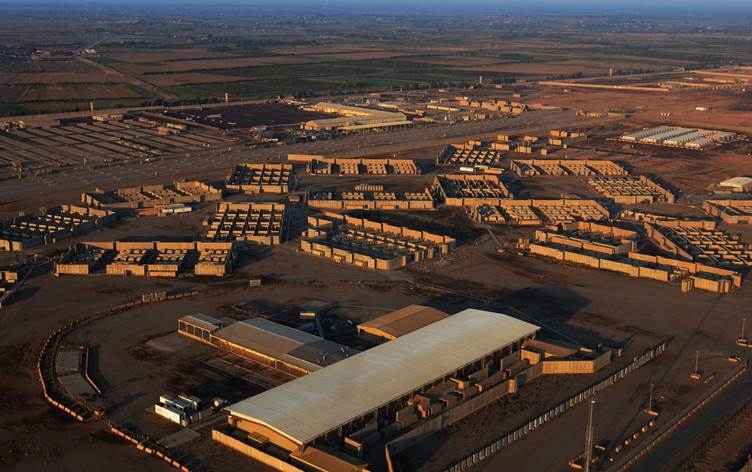 استهداف قاعدة بلد الجوية بثمانية صواريخ