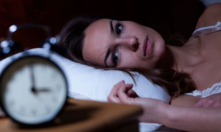 4 عادات صباحية تدمر النوم ليلاً.. القهوة أخطرها