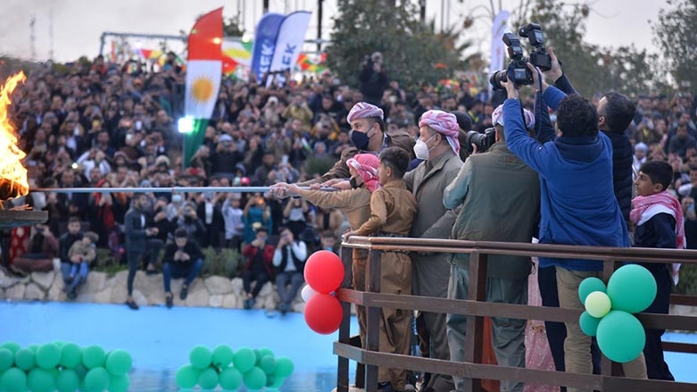 الرئيس بارزاني يوقد شعلة نوروز في أربيل