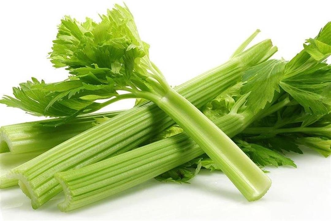 فوائد مذهلة لتناول الكرفس .. يعالج الانتفاخ ويحسن الهضم