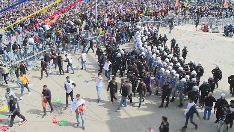 Di Newroza Diyarbekir de 333 kes hatin binçavkirin