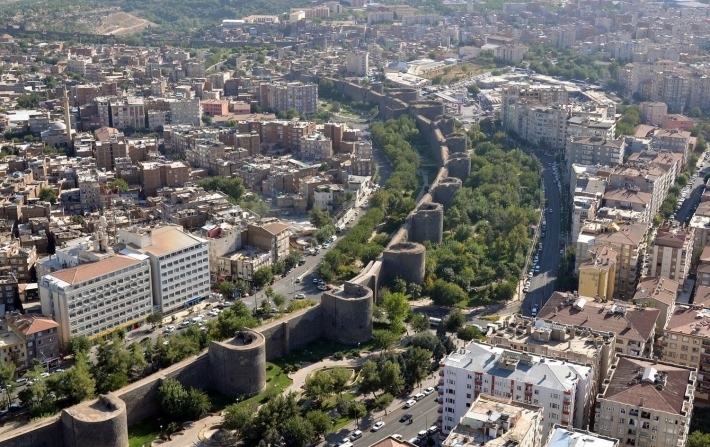 Şandeyekî Herêma Kurdistanê diçe Amedê