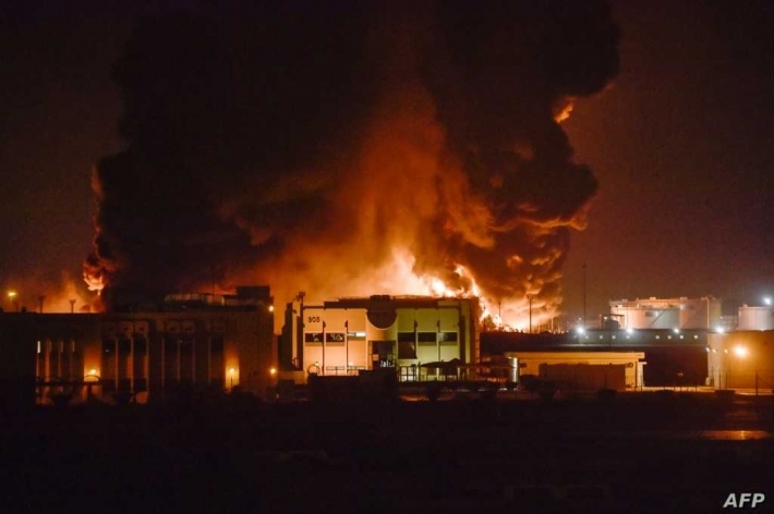 حرائق في جدة بعد هجمات حوثية استهدفت منشآت نفطية سعودية