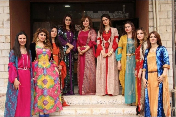 الزي الكوردي النسائي رمز للبهجة والسعادة ويزيد من رقة المراة