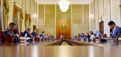 هل يجوز للبرلمان منح الحكومة الحالية صلاحيات استثنائية لعقد صفقات خارجية ؟ خبير قانوني يوضح