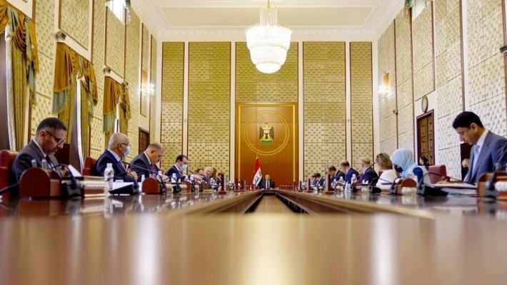 هل يجوز للبرلمان منح الحكومة الحالية صلاحيات استثنائية لعقد صفقات خارجية ؟ خبير قانوني يوضح