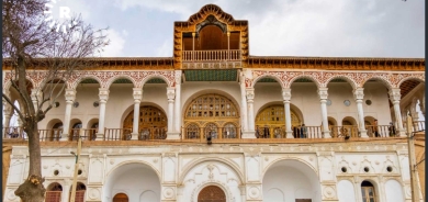 Koşka Xesro Xan a li bajarê Sinê pêşwaziya gelek geştiyaran dike