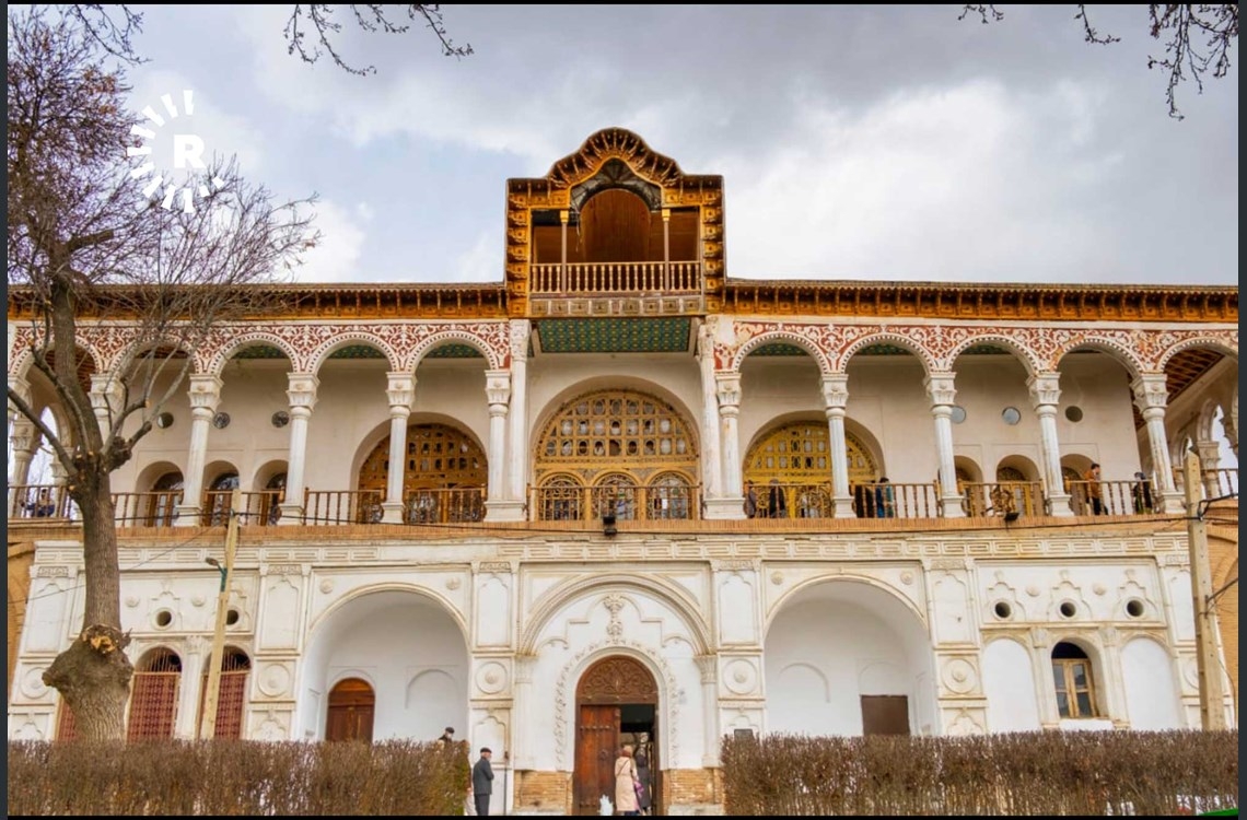 Koşka Xesro Xan a li bajarê Sinê pêşwaziya gelek geştiyaran dike