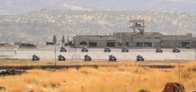 قصف صاروخي يستهدف معسكر 