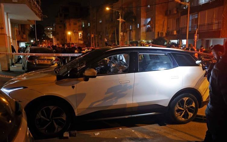 خمسة قتلى وعدة جرحى بهجمات نارية في موقعين مختلفين قرب تل أبيب