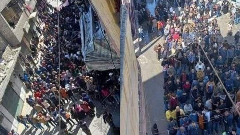 Taxên Kurdan li Helebê li dijî dorpêça hêzên rêjîmê nerazîbûnê nîşan didin