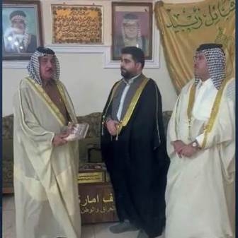 لتقوية الأواصر.. شاب كوردي يوزع كتاب الرئيس مسعود البارزاني بجميع محافظات العراق