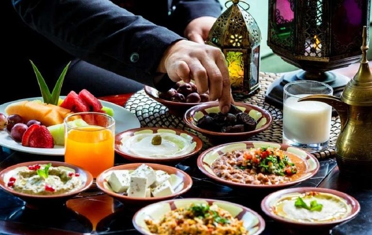 أخطاء غذائية في رمضان .. احذر العصائر والمنبهات والماء البارد