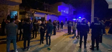 Di pevçûna du cîranan de 14 kes birîndar bûn