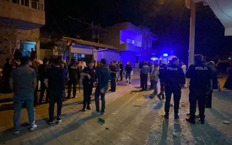 Di pevçûna du cîranan de 14 kes birîndar bûn