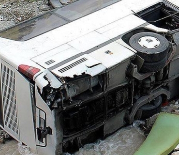 بەهۆی وەرگەڕانی پاسێك لە زیمبابۆی بەلایەنی کەمەوە 35 کەس گیانیان لە دەستدا.