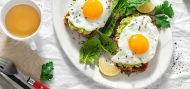 ماذا يحدث لجسمك عند تناول البيض يوميا؟