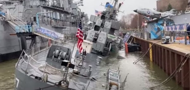 Keştiyeke Amerîkayî bin av dikeve