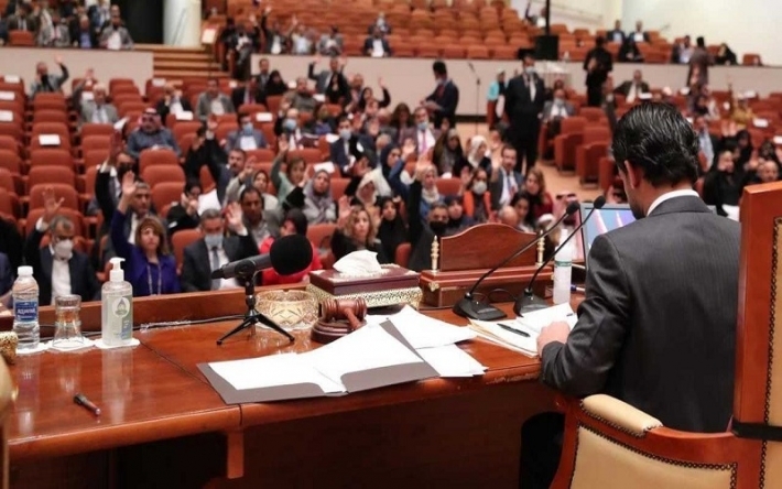 خبير قانوني : يمكن للبرلمان تخويل الحكومة بتقديم مشروع قانون الموازنة