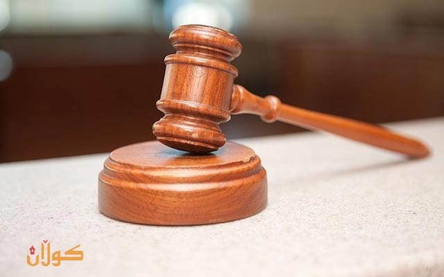 پیاوێك لە فەرەنسا هێرش دەكاتە سەر دوو كچی موسڵمان و سەرپۆشەكانیان لێ فڕێ دەدات.