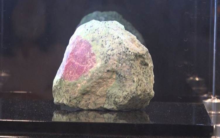 Li Dûbaî perdeya li ser yaqûtê herî mezin hat rakirin