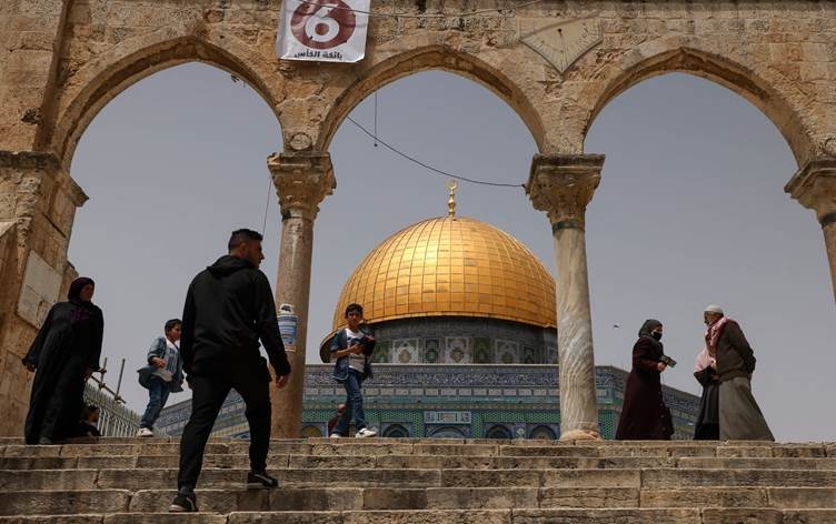 17 جريحاً في صدامات جديدة بالقدس.. والبابا فرنسيس يدعو لضمان الدخول 