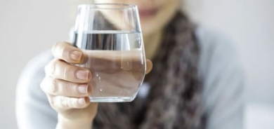 كيف يمكن لشرب الماء أن يساعد في التمتع بنوم جيد ليلا؟