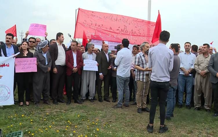 اعتصام مناهض للعمليات العسكرية التركية أمام مقر الأمم المتحدة في أربيل