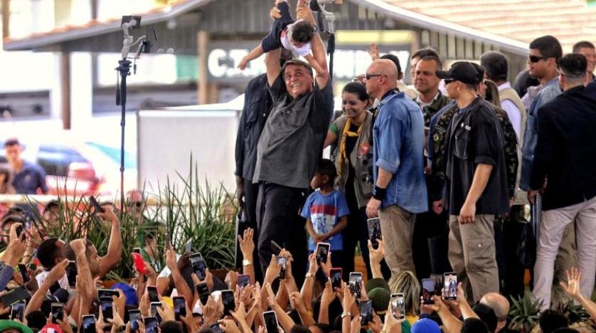 بولسونارو يرد على دعوة دي كابريو الشبان البرازيليين للتصويت