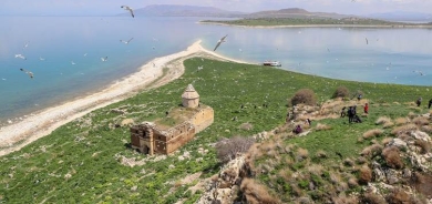 Wênegirên Wanê bedewbûna girava Çarpanaxê nîşan didin