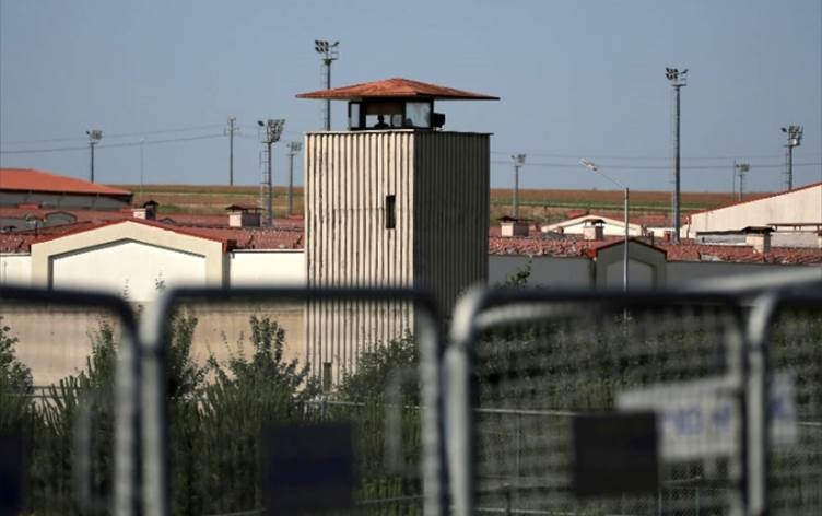 Li Tirkiyê û Bakurê Kurdistanê 80 hezar kes dê vegerin girtîgehan