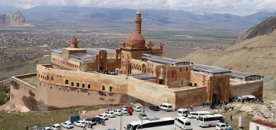 Koşka Îshak Paşa di Cejna Remezanê de bû navenda geştiyariyê