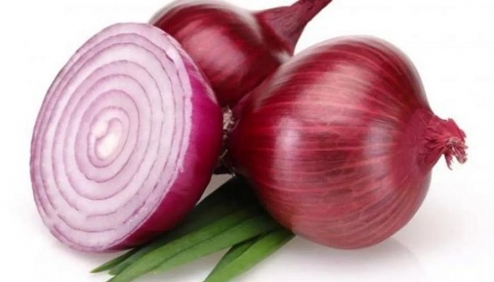 هل يمتص البصل الإنفلونزا من الجو؟ علماء يحسمون الأمر