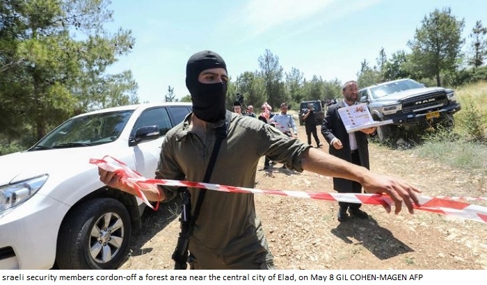 Israel arrests two Palestinian axe murder suspects