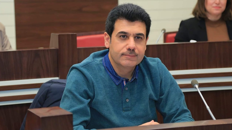 برلماني كوردي يحذر من 