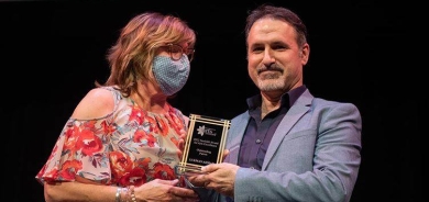 Şêwekarê Kurd Luqman Ehmed li Amerîkayê xelat wergirt